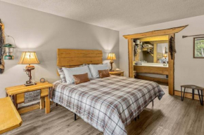 Stonegate Lodge Fire Pit 50in TV Salt Water Pool Fast Wi-Fi Room #301